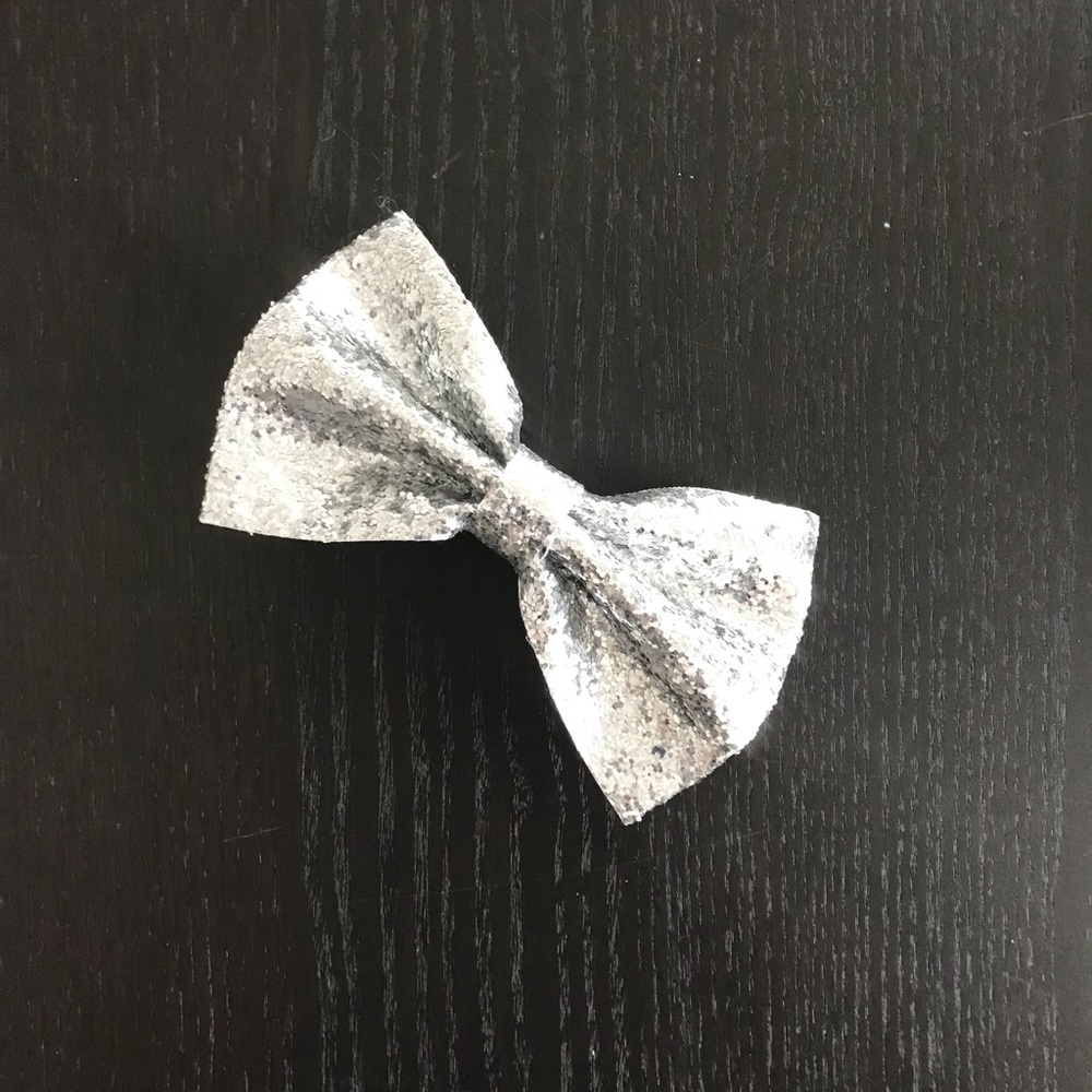 Forever 21 silver glitter bow barrette